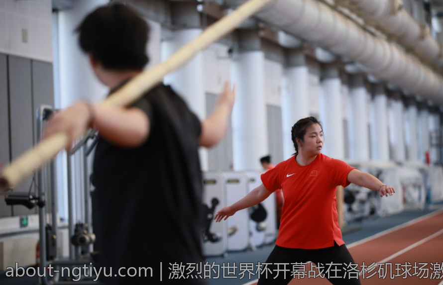 激烈的世界杯开幕战在洛杉矶球场激情上演